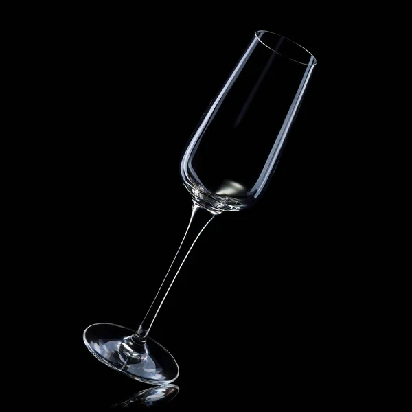 Copo de champanhe de luxo vazio isolado em um fundo preto — Fotografia de Stock