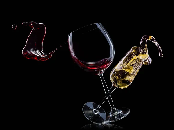 Set di bicchieri di vino e champagne su sfondo nero isolato — Foto Stock