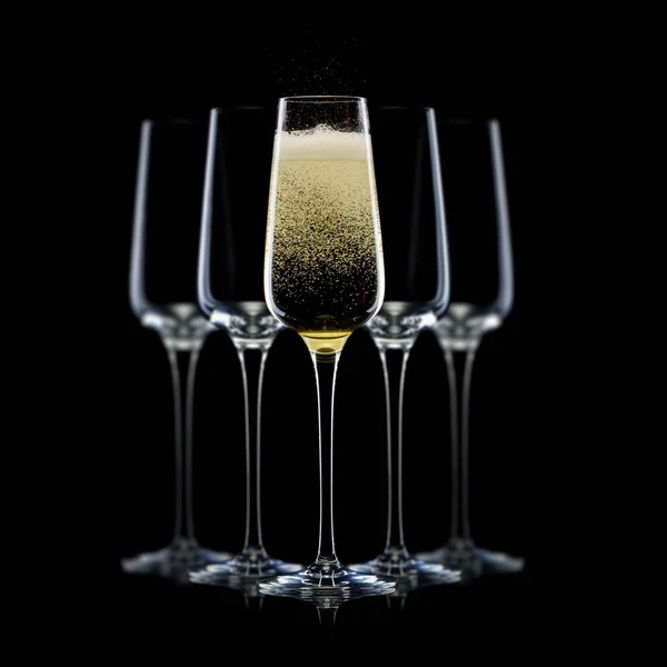 Uppsättning av lyxiga champagneglas i en rad isolerad på en svart bakgrund — Stockfoto