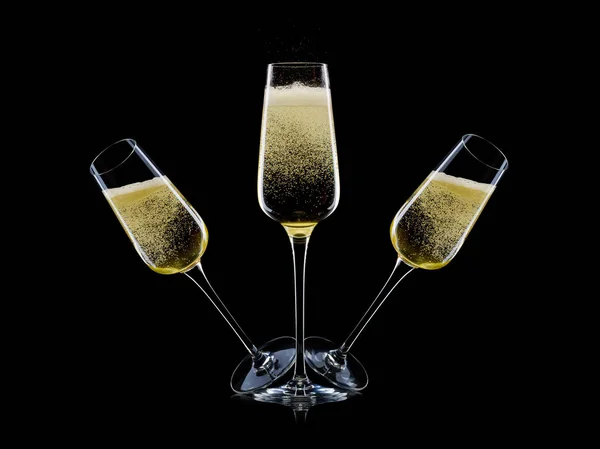 Uppsättning av lyxiga champagneglas på isolerade på en svart bakgrund — Stockfoto