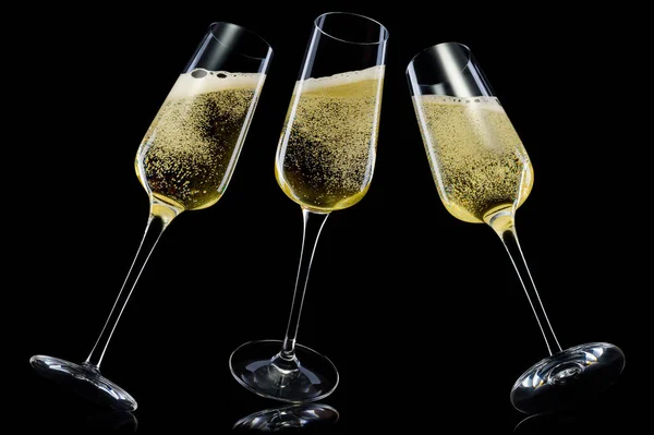 Uppsättning av lyxiga champagneglas isolerade på en svart bakgrund — Stockfoto