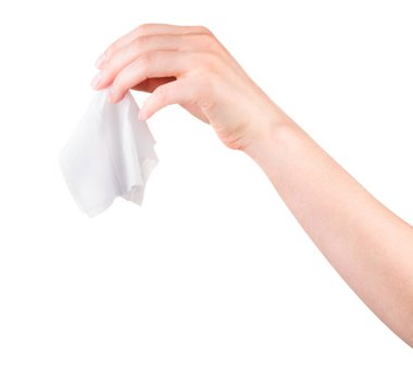 Beyaz arka planda izole edilmiş antibakteriyel ıslak mendil ya da doku kullanan bir kadın.