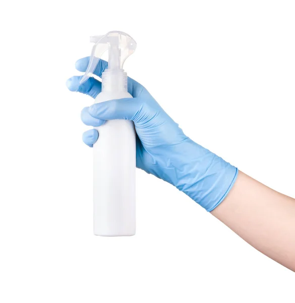 医生交上医用手套，在白色皮肤上使用抗菌喷雾清洁剂 — 图库照片