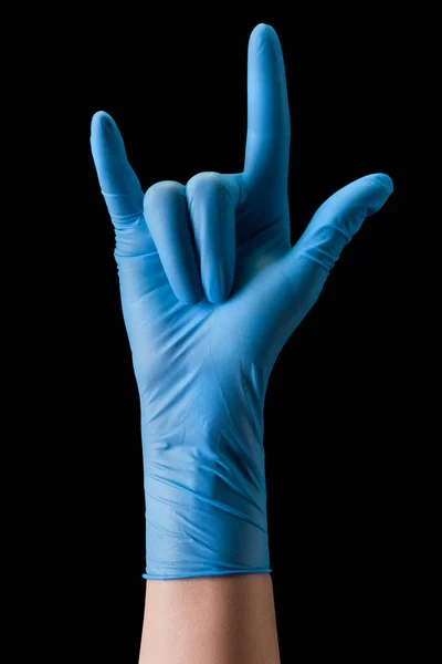 Лікарі вручну в медичних рукавичках показують жест диявольських рогів ізольовано на чорному — стокове фото