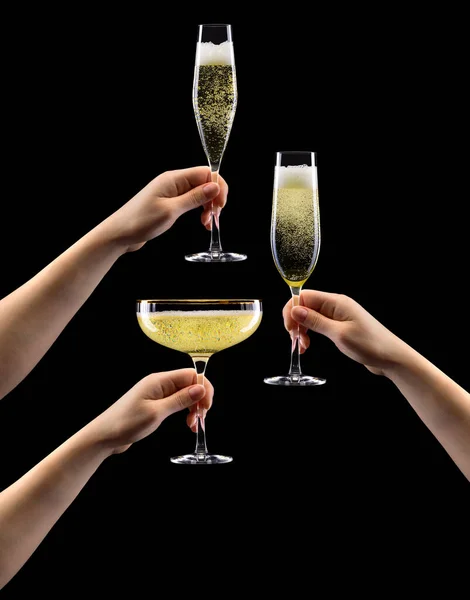 Uppsättning Händer Olding Glas Mousserande Champagne Isolerad Svart Bakgrund — Stockfoto