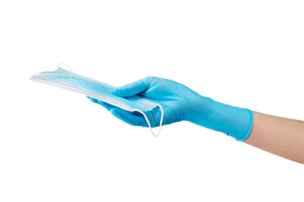 Врачи вручают медицинские перчатки дают кому-то маску, изолированную на белом — стоковое фото