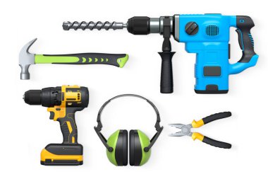 Delme, çekiç ve kerpeten de dahil olmak üzere çeşitli el ve elektrikli aletler kesme yolu olan beyaz arka planda izole edilmiş. Onarım ve inşaat kavramı