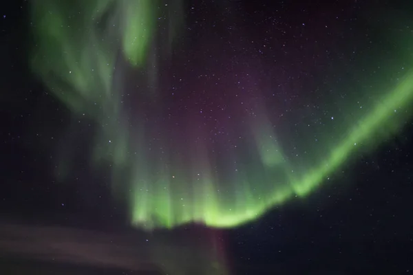 Nordlichter Über Dem Bewölkten Nachthimmel — Stockfoto