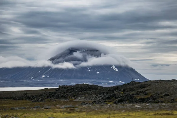 Photos Gorgeous Rocky Snowy Mountains Low Beautiful Grey Clouds — Stock Photo, Image