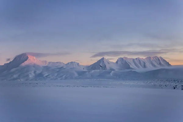 Пастельный Закат Заснеженных Горах — стоковое фото