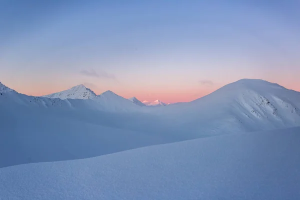 Дивовижний Вид Гори Пастельним Кольоровим Заходом Сонця — стокове фото