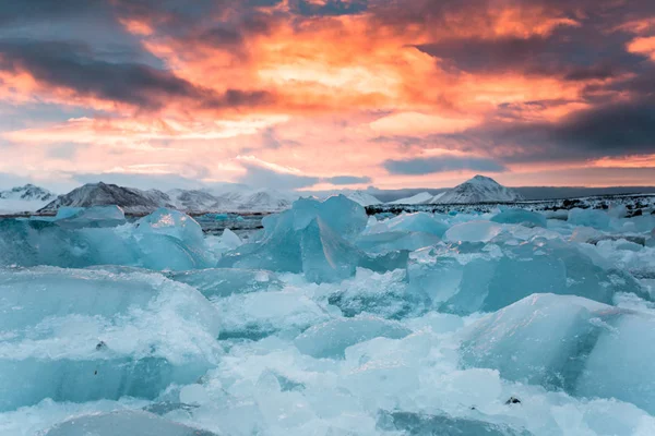 Incrível Pôr Sol Colorido Sobre Neve Paisagem Fria Gelada — Fotografia de Stock