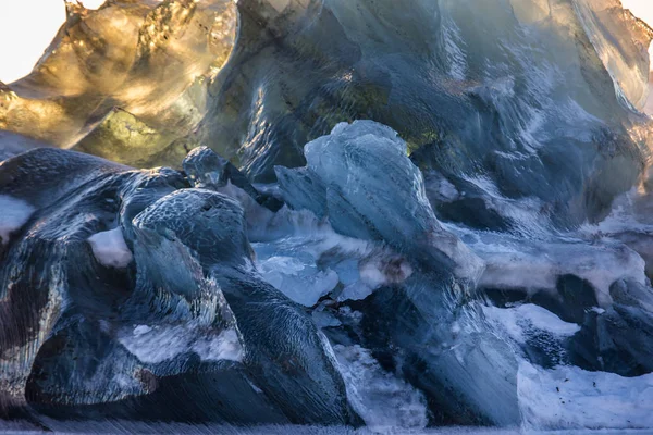 Pohled Vodu Chladného Pobřeží Velkými Ledovými Kvádry — Stock fotografie