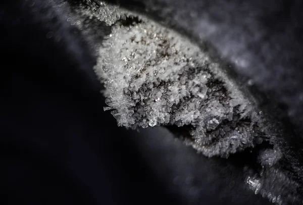 Buz mağarasının buz kristallerinin yakın fotoğrafını çek.
