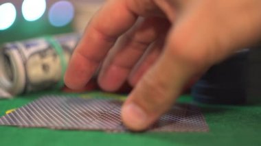 İki çift, Queens üzerinde yedili, Poker kartları kapat