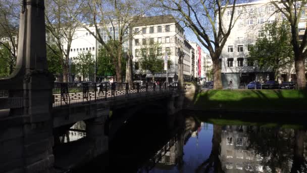 Estanque del Canal Konigsallee, Düsseldorf — Vídeos de Stock