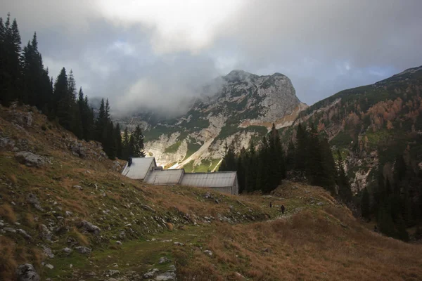 Duplje Mountain Pasture Hut Mount Velika Baba Background Julian Alps — Stock Photo, Image