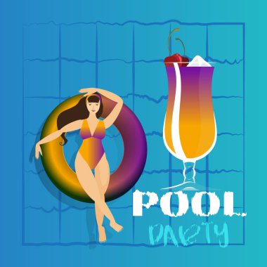 Havuzda halka güneşlenmek genç kadın