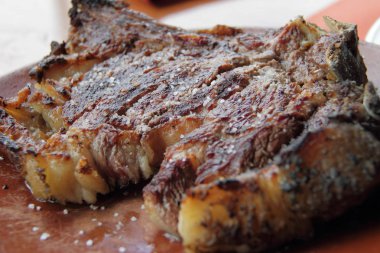 Izgara geleneği chuleton tuz ile kemik üzerinde