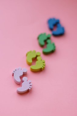 Ayakkabı izi. Adım adım simgesi oturum açın. Ayak izi ayakkabı sembolü.