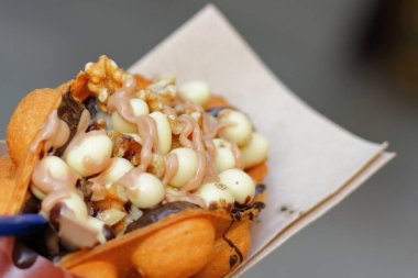 Hong Kong ya da balonlu waffle, dondurma, çikolata, kurabiye, fındık. 