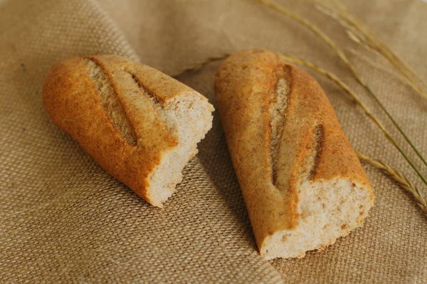 Baguette Francesa Sobre Tela Saco Pan Fresco Sobre Arpillera —  Fotos de Stock