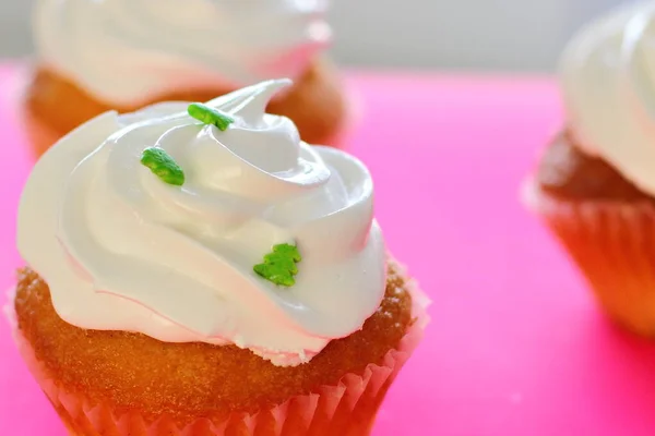 Cupcake Decorado Por Merengue Creme Árvore Natal Doce Sobremesa Para — Fotografia de Stock