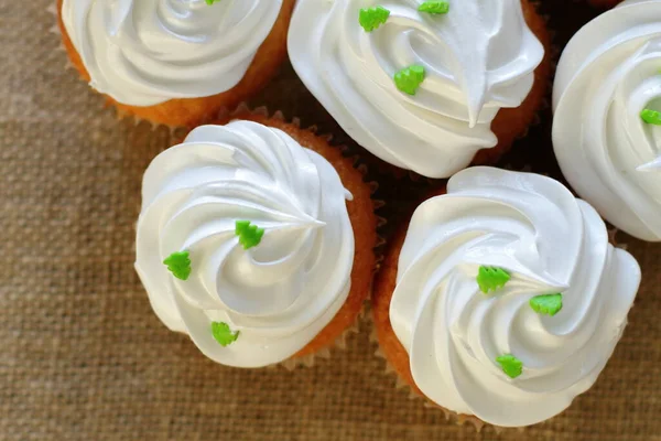 Cupcake Decorado Por Merengue Creme Árvore Natal Doce Sobremesa Para — Fotografia de Stock