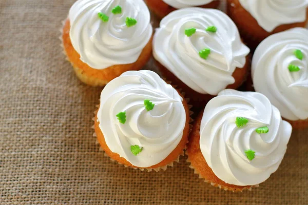 Cupcake Decorado Por Merengue Creme Árvore Natal Doce Sobremesa Para — Fotografia de Stock