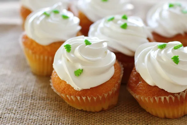 Cupcake Decorado Por Merengue Creme Árvore Natal Doce Sobremesa Para — Fotografia de Stock