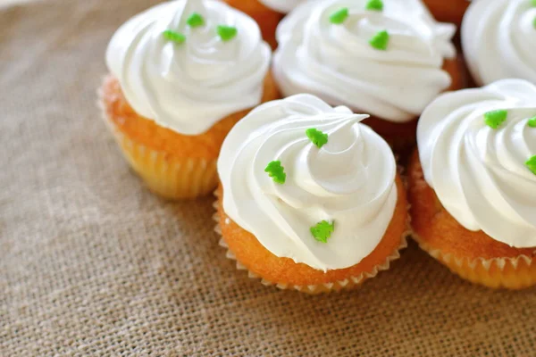 Cupcake Decorado Por Merengue Creme Árvore Natal Doce Sobremesa Para — Fotografia de Stock