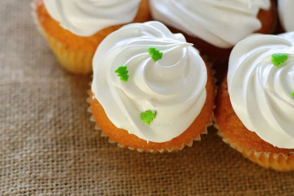 Cupcake Decorado Por Merengue Creme Árvore Natal Doce Sobremesa Para — Fotografia de Stock