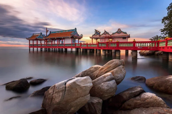 stock image The beautiful seascape and classical gardens of chinese pavilion