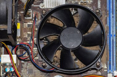 çok tozlu anakart işlemci soğutucusu