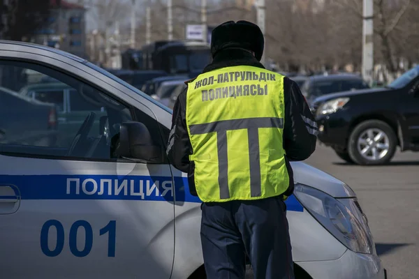 Поліцейського Патрулювання Службових Обов Язків Напис Жилет Казахський Дорога Патрульної — стокове фото