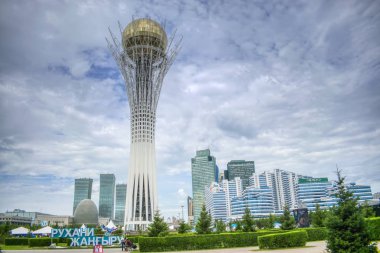 Astana/Kazakistan - 07.07.2017: Astana'daki Baiterek yapısına bakış (Nur-Sultan).