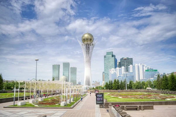 Astana/Kazakistan - 07.07.2017: Astana'daki Baiterek yapısına bakış (Nur-Sultan).