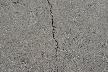 Çatlak lı asfalt yüzey dokusu.