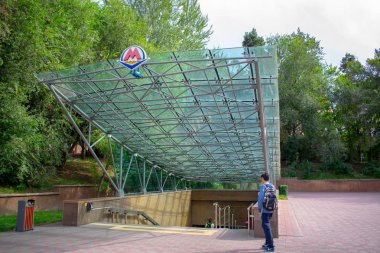 Almat, Kazakistan - 09.06.2019: Abay metro istasyonuna giriş.