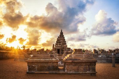 Mamallapuram 'daki sahil tapınağı nam-ı diğer Mahabalipuram, TamilNadu, Hindistan