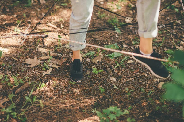 ekip oluşturma egzersiz ayak üzerinde çim spor ayakkabı ile