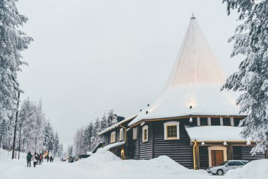 Kar donmuş Forrest house café Rovaniemi Finlandiya ile