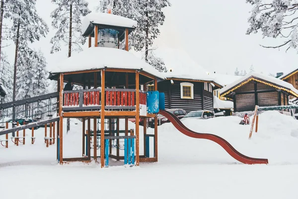 Parque infantil Snow Frozen Forrest en Rovaniemi Finlandia — Foto de Stock
