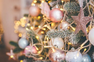 Pastel Noel ağacı süsleme ve çekim portre sarı Christnas ışıklar