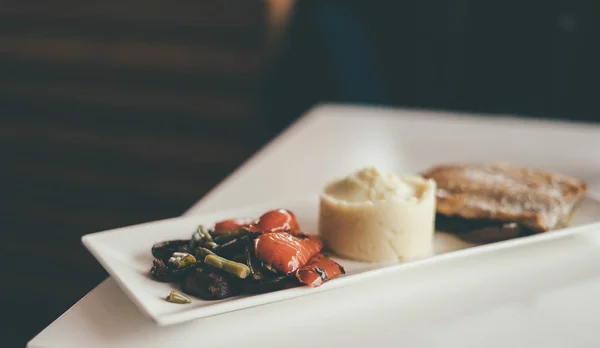 Smakelijk diner in café lunch — Stockfoto