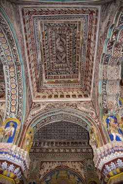 Tavan duvar Thanjavur Maratha Sarayı, Thanjavur, Tamil Nadu Darbar binasının üzerinde renkli resimler. 1674 Tanjore bölgesinden 1855 karar verdi Bhonsle ailesinin Köşkü olarak bilinen