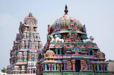 Gopuram, Shiva Tapınağı, Gangaikonda Cholapuram, Tamil Nadu yakınındaki oyulmuş Colourful