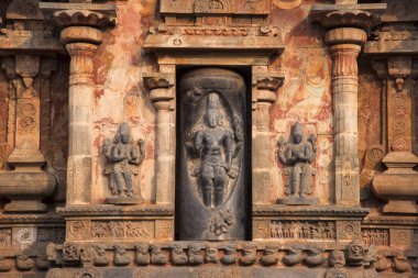 Koshta Lingodbhava veya Shiva linga ortaya çıkan görüntü. Vimana Batı duvarına. Airavatesvara Tapınağı, UNESCO Dünya Miras Listesi, Darasuram, Kumbakonam, Tamil Nadu, Hindistan yakınındaki