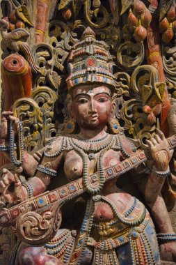 Ahşap Idol Tanrıça Saraswati, Egmore, Chennai, Hindistan. Da Devlet Müzesi veya Madras Müzesi yerleştirilir