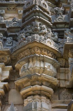 Kasivisvesvara Tapınağı, Kashivishvanatha tapınak olarak da bilinen Lakkundi Devagiri Seunas gelen ilhak ve onun sermaye 1193 Ce çevresinde yapılan bir 1087 Ce, Hoysala Kral Veera Ballala II varlığını